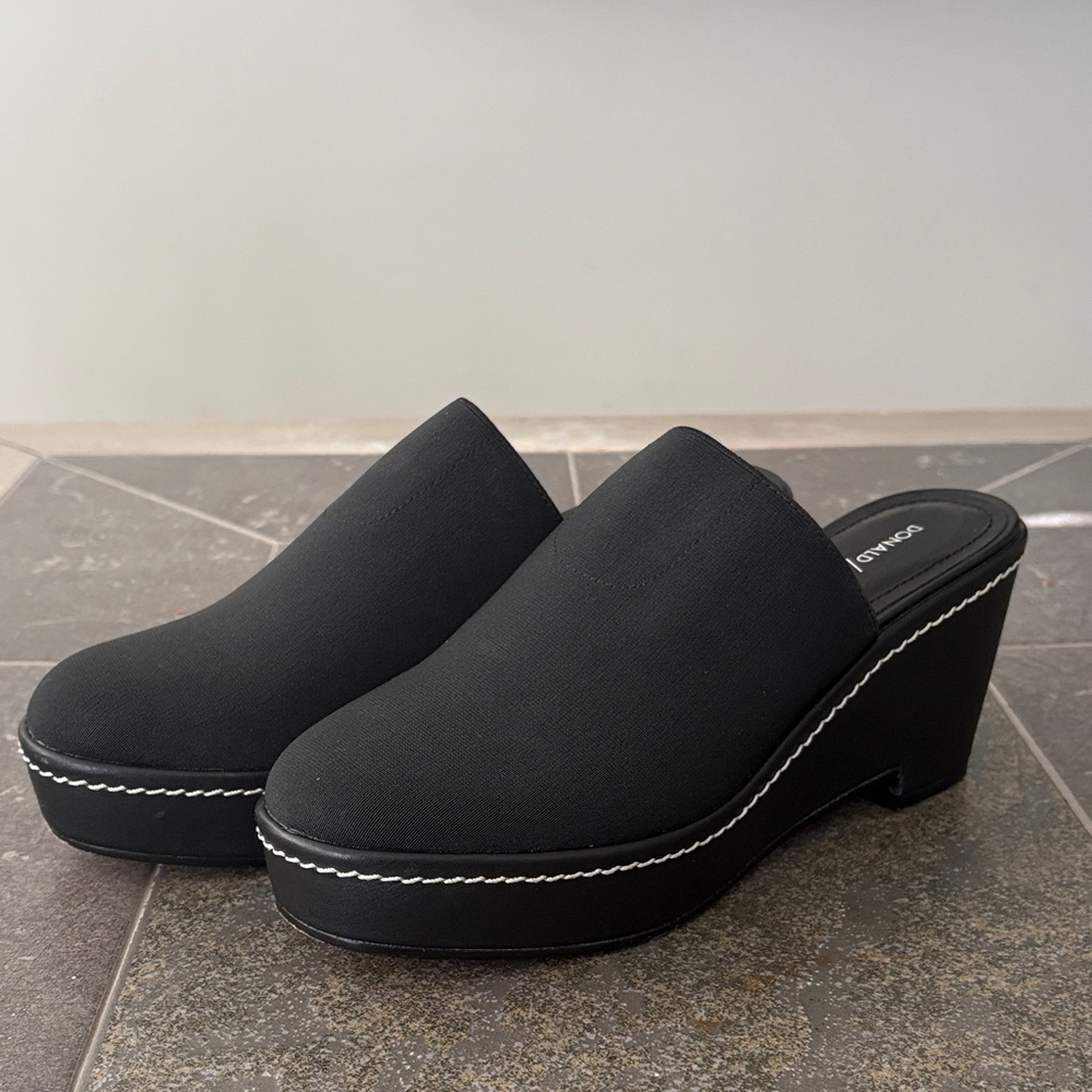 Donald Pliner Corsica Black Platform Shoes Size 10.